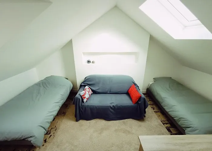 A 300m Du Port Emblematique 옹플뢰르